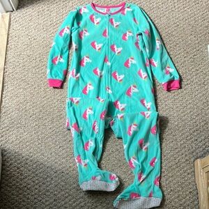 Carter’s Fleece 🦄 feety pajamas size 10